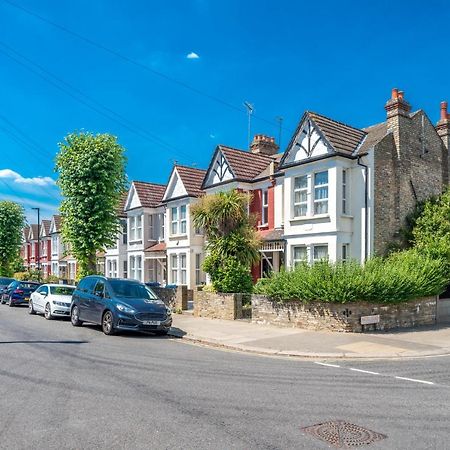 Homely 4-Bedroom Home With 2 Baths & Free Parking Londra Esterno foto