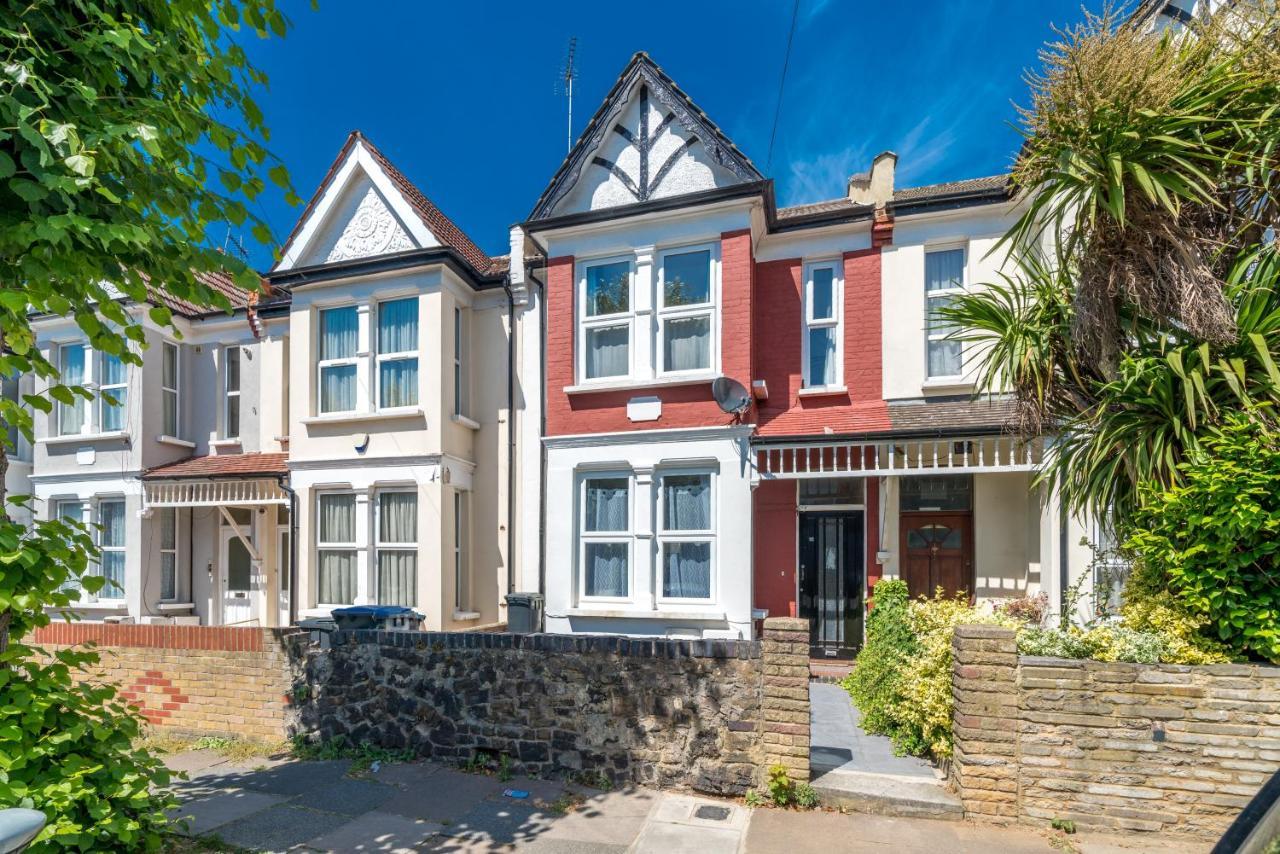 Homely 4-Bedroom Home With 2 Baths & Free Parking Londra Esterno foto