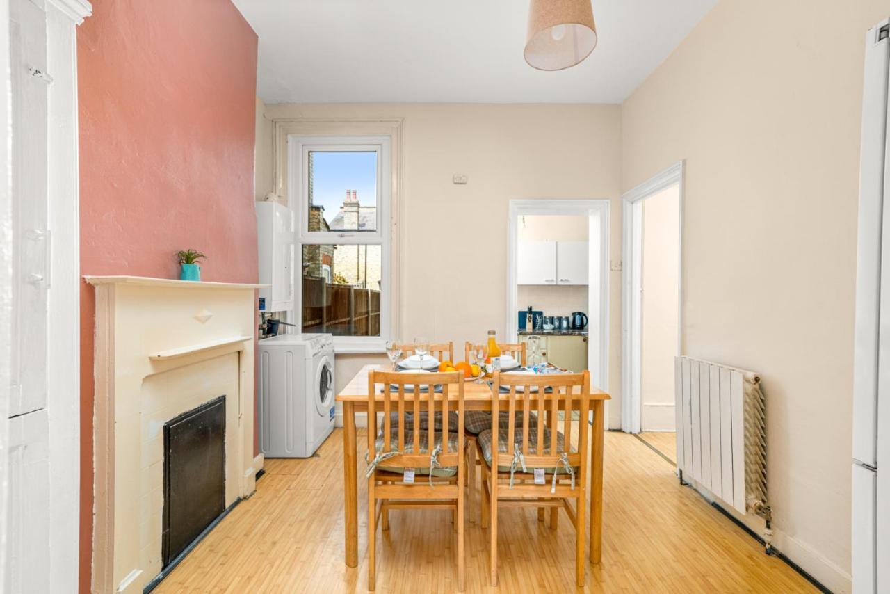 Homely 4-Bedroom Home With 2 Baths & Free Parking Londra Esterno foto