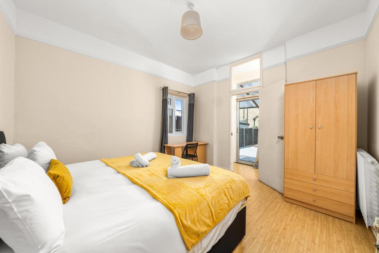 Homely 4-Bedroom Home With 2 Baths & Free Parking Londra Esterno foto